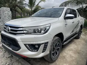 Toyota Hilux Revo Double Cab Deisel 2.4 RWD 2018 White
