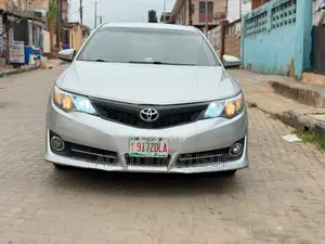 Toyota Camry SE 4dr Sedan (2.5L 4cyl 6A) 2013 Silver