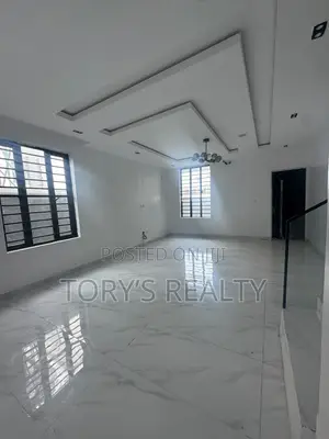 4bdrm Duplex in Chevron for sale