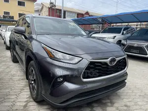 Toyota Highlander XLE 4x2 V6 (3.5L 6cyl 8A) 2017 Gray