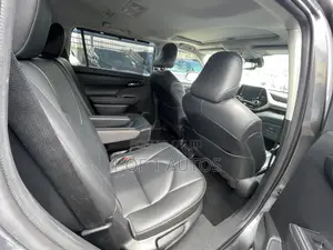 Toyota Highlander XLE 4x2 V6 (3.5L 6cyl 8A) 2017 Gray
