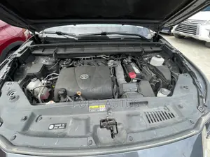 Toyota Highlander XLE 4x2 V6 (3.5L 6cyl 8A) 2017 Gray
