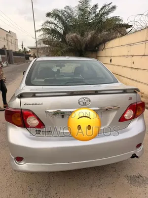Toyota Corolla 2010 Silver