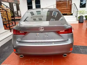 Lexus IS 300 AWD 2016