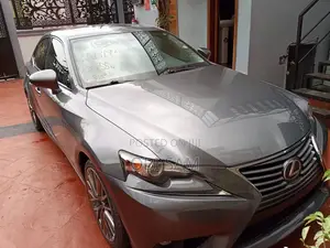 Lexus IS 300 AWD 2016