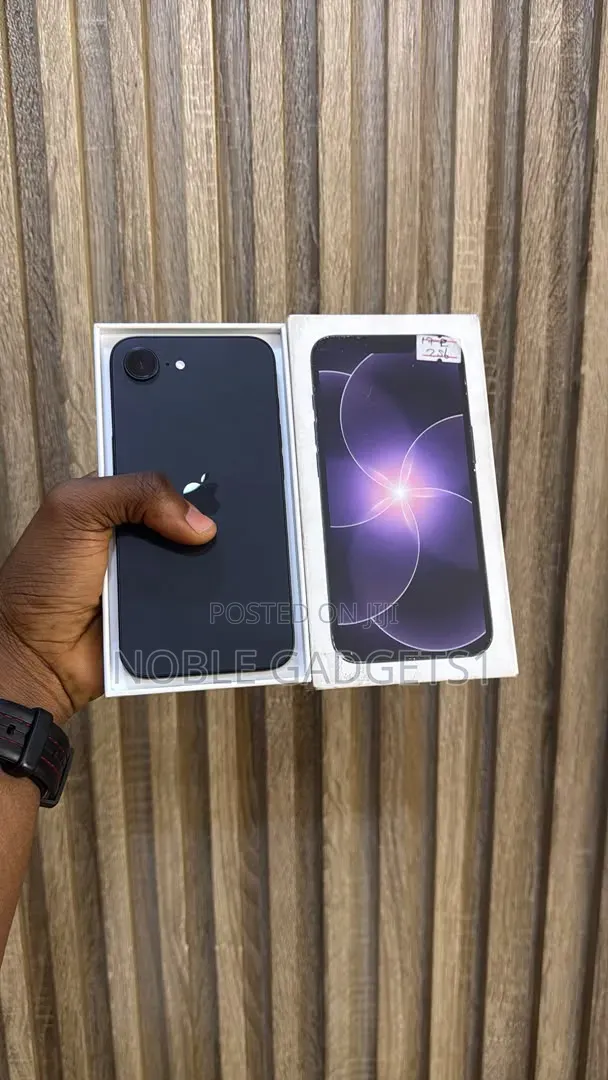 New Apple iPhone 17e 256 GB Black