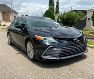 Toyota Camry XLE FWD (2.5L 4cyl 8AM) 2018 Black