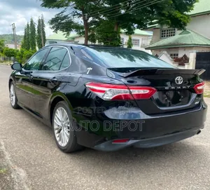 Toyota Camry XLE FWD (2.5L 4cyl 8AM) 2018 Black