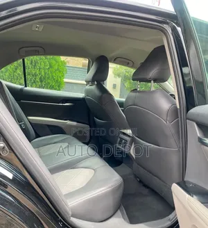 Toyota Camry XLE FWD (2.5L 4cyl 8AM) 2018 Black