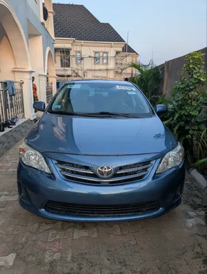 Toyota Corolla LE 4dr Sedan (1.8L 4cyl 4A) 2013 Blue