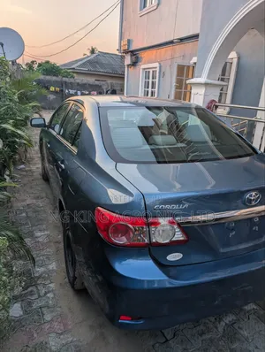 Toyota Corolla LE 4dr Sedan (1.8L 4cyl 4A) 2013 Blue