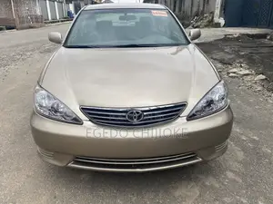 Toyota Camry LE 4dr Sedan (2.4L 4cyl 4A) 2004 Gold