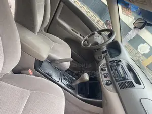 Toyota Camry LE 4dr Sedan (2.4L 4cyl 4A) 2004 Gold