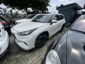 Toyota Highlander XLE 2021 White