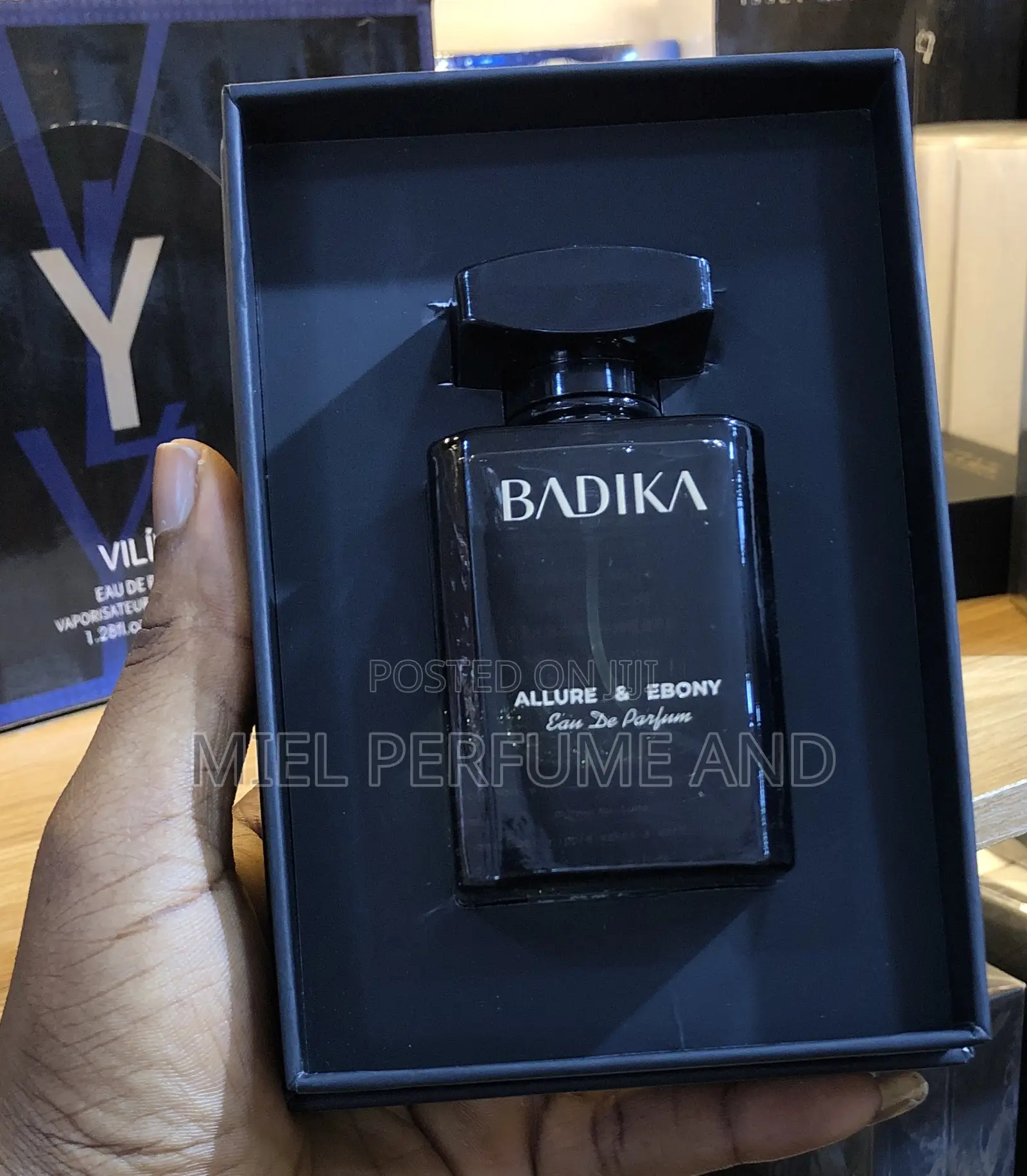 Badika Alure Ebony
