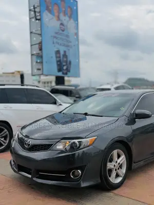 Toyota Camry SE 4dr Sedan (2.5L 4cyl 6A) 2013 Gray