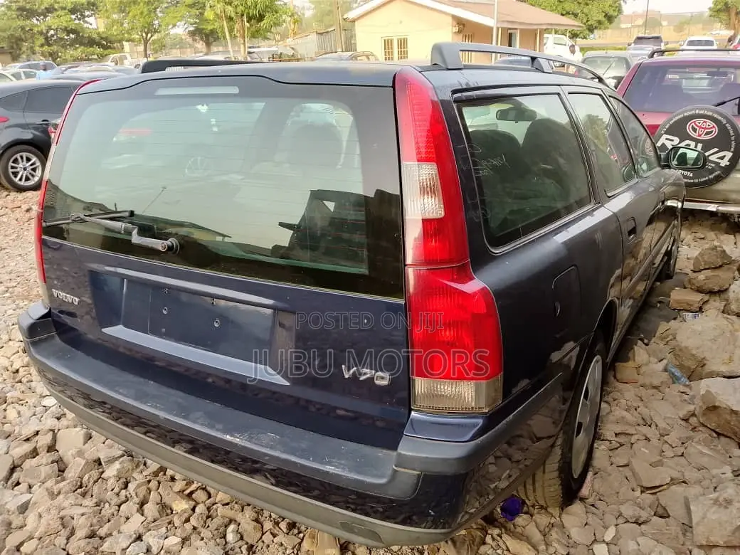 Volvo V70 2012 Blue
