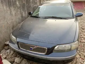 Volvo V70 2012 Blue