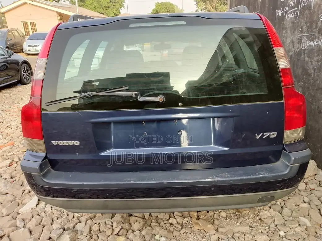 Volvo V70 2012 Blue