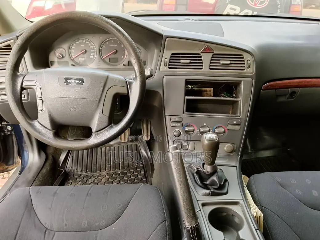 Volvo V70 2012 Blue