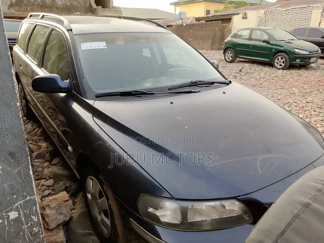 Volvo V70 2012 Blue