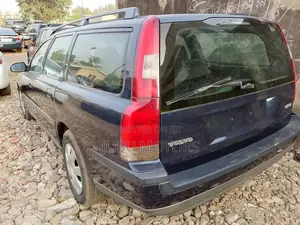 Volvo V70 2012 Blue