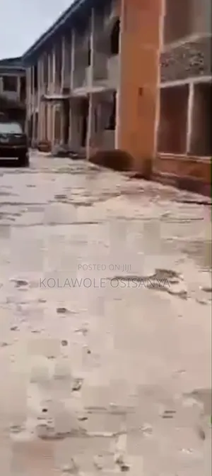 9bdrm Block of Flats in Abaranje for sale