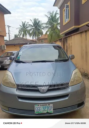 Toyota Sienna XLE FWD 2006 Silver