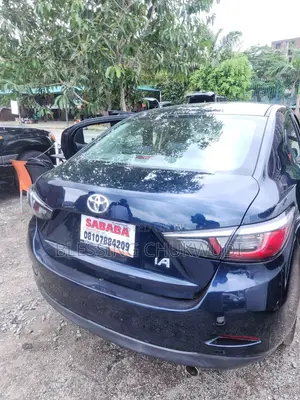 Toyota Yaris 2017 Blue