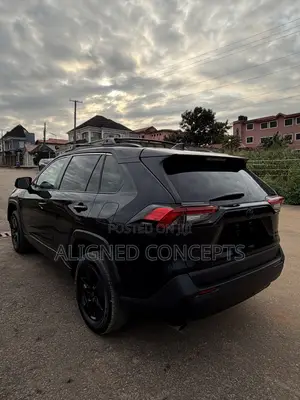 Toyota RAV4 XLE 2022 Black
