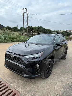 Toyota RAV4 XLE 2022 Black