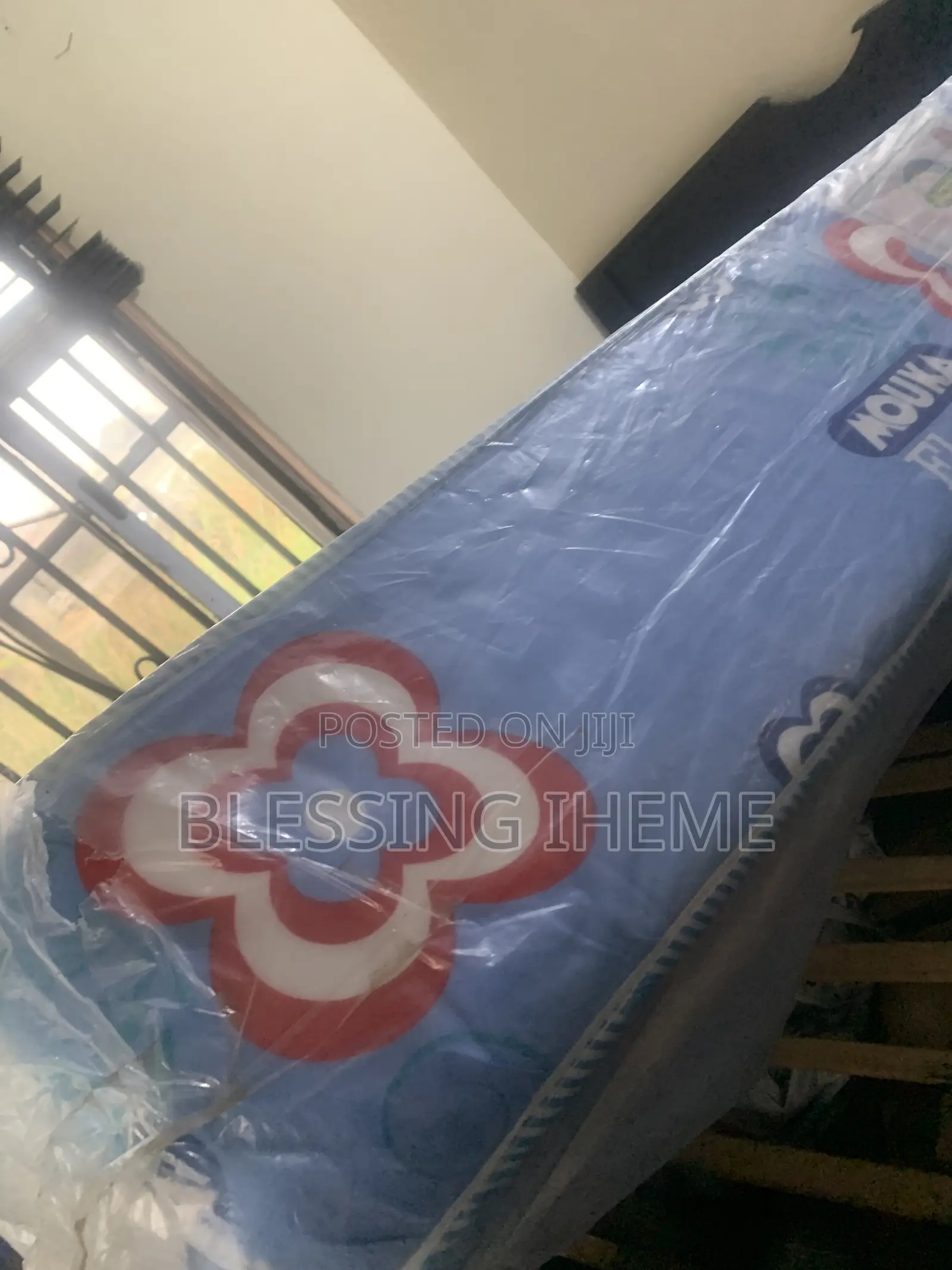 6/4.5. 10 Inches Mouka Floral Mattress and Bedframe