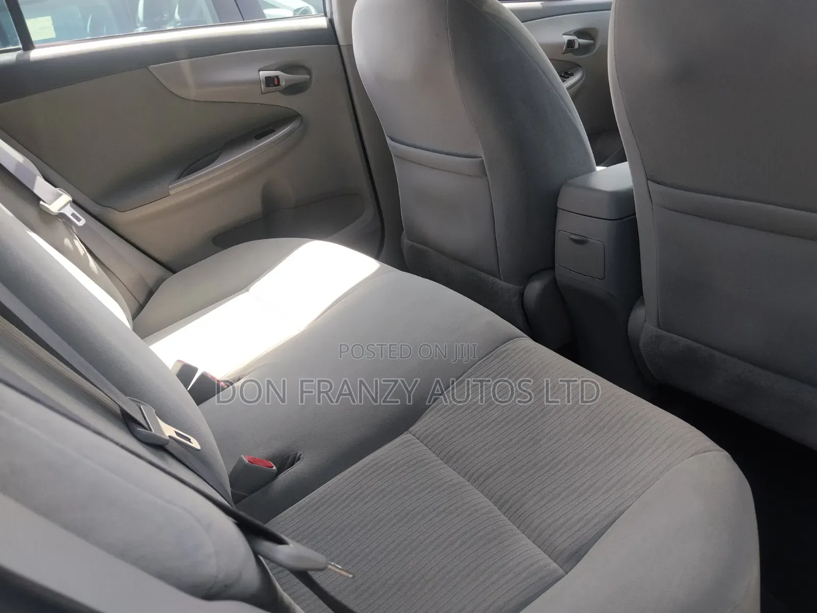 Toyota Corolla 2010 Silver