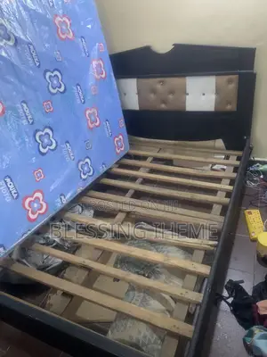 6/4.5. 10 Inches Mouka Floral Mattress and Bedframe