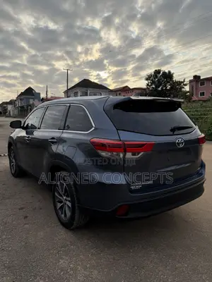 Toyota Highlander XLE 2019 Blue