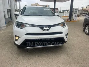 Toyota RAV4 XLE AWD (2.5L 4cyl 6A) 2016 White
