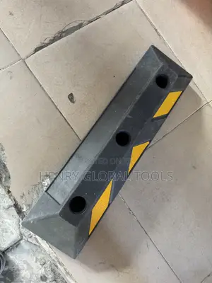 Heavy-Duty Rubber Wheel Stopper / Parking Car Stopper.