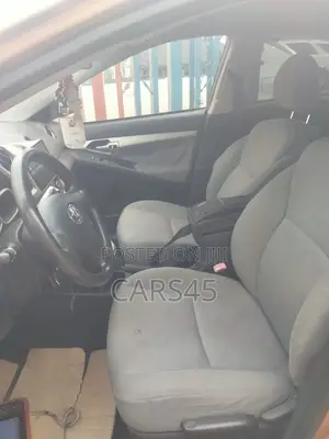 Toyota Matrix 2010 Gold