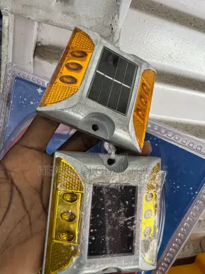 Solar LED Road Stud / Solar Road Marker – Amber Light.