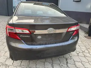 Toyota Camry XLE 4dr Sedan (2.5L 4cyl 6A) 2013 Gray