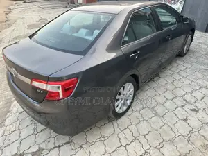 Toyota Camry XLE 4dr Sedan (2.5L 4cyl 6A) 2013 Gray