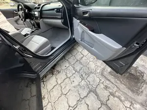 Toyota Camry XLE 4dr Sedan (2.5L 4cyl 6A) 2013 Gray