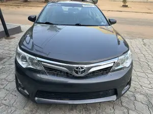 Toyota Camry XLE 4dr Sedan (2.5L 4cyl 6A) 2013 Gray