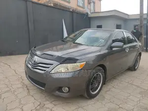Toyota Camry LE 4dr Sedan (2.5L 4cyl 6AM) 2010 Gray