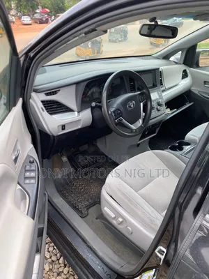 Toyota Sienna 2015 Black