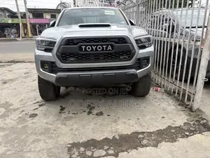 Toyota Tacoma SR5 2017 Silver