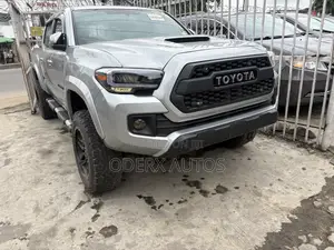 Toyota Tacoma SR5 2017 Silver