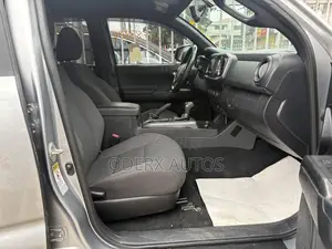 Toyota Tacoma SR5 2017 Silver