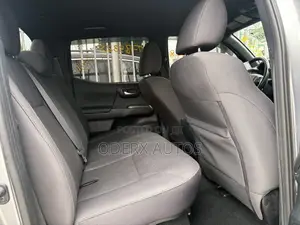 Toyota Tacoma SR5 2017 Silver