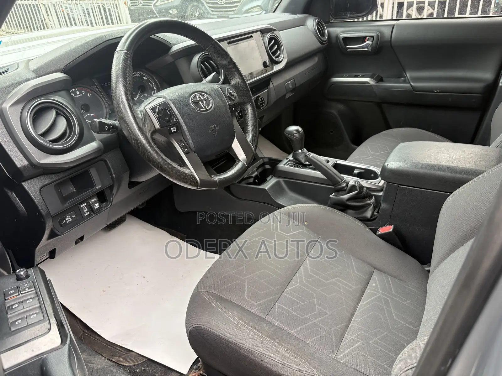 Toyota Tacoma SR5 2017 Silver